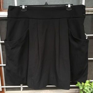 Lacoste black pleated skirt with front pockets 42